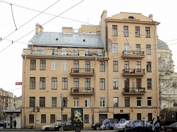 Ул. Блохина, д. 22. Фасад здания. Фото апрель 2011 г.