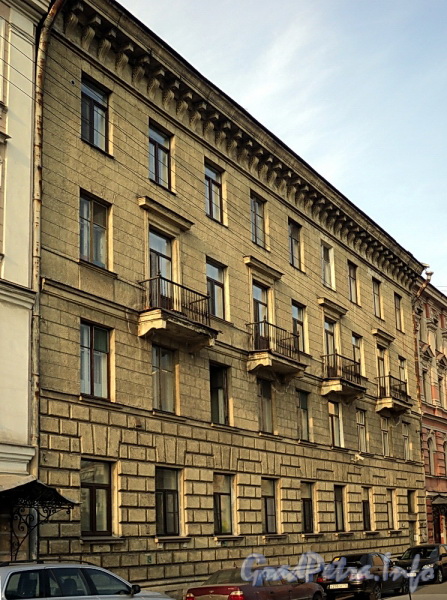 Ул. Блохина, д. 27 (правая часть). Фасад здания. Фото апрель 2011 г.