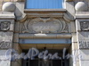 Мал. Конюшенная ул., д. 3. Дата начала строительства здания в картуше над левым порталом. Фото август 2011 г.