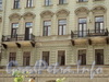 Мал. Конюшенная ул., д. 7. Фрагмент фасада. Фото июнь 2010 г.