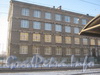 Кронштадтская ул., 7, Здание Лицея № 389. Вид с трамвайной остановки на правое крыло здания. Фото январь 2012 г.