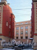 Ул. Котовского, д. 1 (правая часть). Ограда между корпусами дома после ремонта. Фото февраль 2012 г.