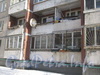 Ул. Кржижановского, дом 13. Фрагмент фасада жилого дома. Фото февраль 2012 г.