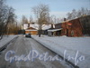 Проезд со стороны дома 20 корпус 2 по ул. Ковалёвской к домам 26 (справа на переднем плане) и 24 (сзади за ним) по ул. Камышинской. Фото февраль 2012 г.