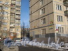 Хасанская ул., 6, корп. 1. Проезд между домами 4 корпус 1 (слева) и 6 корпус 1 (справа). Фото февраль 2012 г.
