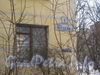 Ул. Бурцева, 3. Фрагмент фасада здания. Фото февраль 2012 г.
