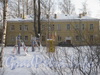 Ковалевская ул. дом 29. Общий вид дома и детской площадки пред ним. Фото февраль 2012 г.