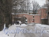 Севастопольская ул., дом 36. Вид дома и ворот со стороны дома 31 корпус 2. Фото февраль 2012 г.
