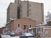 Ул. Зои Космодемьянской, дом 26 (на переднем плане) и здание АТС (на заднем плане) по адресу ул. Трефолева, 29. Фото февраль 2012 г.