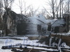 Ул. Тамбасова, дом 23, корп. 2. Общий вид сгоревшего дома со стороны дома 21 корпус 3. Фото март 2012 г.