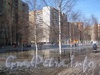 Детская площадка между домами 30 по ул. Маршала Захарова (слева) и 75 корпус 2 по Ленинскому пр. Фото март 2012 г.