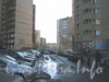 Ул. Маршала Захарова, дом 17 корпус 1. Общий вид на дом и пешеходную зону к нему со стороны Ленинского пр. Фото март 2012 г.