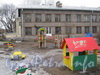 3 Красноармейская ул., дом 17. Фрагмент фасада здания детского сада № 119 Адмиралтейского района и детская площадка. Фото март 2012 г.