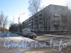 Ул. Козлова, дом 15 корпус 1 (справа) и перспектива пешеходной части чётной стороны ул. Козлова в сторону пр. Ветеранов. Фото март 2012 г.