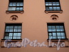 Ул. Грота, д. 5 / ул. Профессора Попова, д. 41. Фрагмент фасада. Фото сентябрь 2010 г.