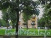 г. Колпино, Октябрьская ул., дом 21. Общий жилого дома с противоположенной стороны Комсомольского канала. Фото август 2012 года.