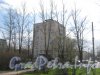 Ул. Примакова, дом 2. Общий вид здания с перекрёстка Автовской ул. и ул. Примакова. Фото 3 мая 2012 г.