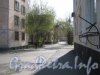 Проезд от Краснопутиловской ул. во дворы домов по ул. Червонного Казачества. Фото 3 мая 2012 г.