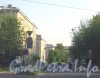 Баррикадная ул., дом 26 (слева угловой) и перспектива Баррикадной ул. от ул. Трефолева в сторону Новоовсянниковской ул. Фото май 2012 г.