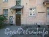 Ул. Танкиста Хрустицкого, дом 100. Парадная со стороны дома 98. Фото 23 мая 2012 г.