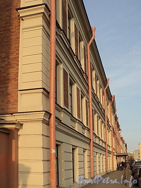 Ул. Блохина, д. 31. Вид вдоль фасада. Фото апрель 2011 г.