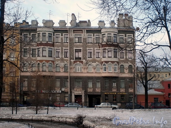 Ул. Блохина, д. 33 (правая часть). Фасад здания. Фото март 2010 г.