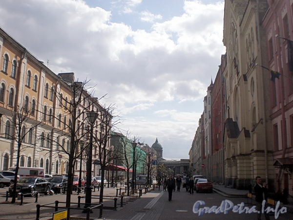 Перспектива Малой Конюшенной улицы от Шведского переулка в сторону Невского проспекта. Фото май 2009 г.