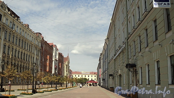 Перспектива Малой Конюшенной улицы в сторону Шведского переулка. Фото август 2011 г.