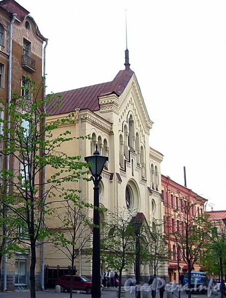 Мал. Конюшенная ул., д. 1. Шведская церковь св. Екатерины. Общий вид. Фото 2004 г.
