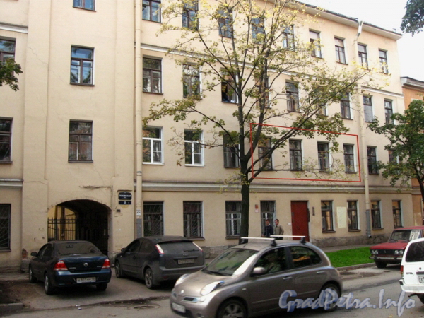 Псковская ул. д. 25. Фрагмент фасада. Фото 2011 г.