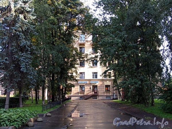 Ул. Ивана Черных, д. 21. Фасад здания. Фото сентябрь 2011 г.