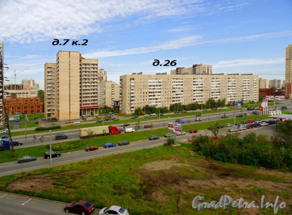 Звездная, д. 7, корп. 2 и Дунайский пр., д. 26. Общий вид жилых домов. Фото сентябрь 2011 г.