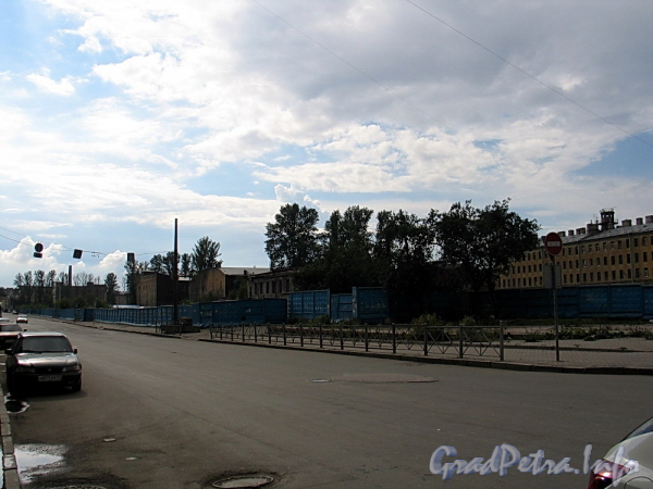 Перспектива нечетной стороны улицы Шкапина после сноса аварийных домов. Вид от Обводного канала. Фото сентябрь 2011 г.