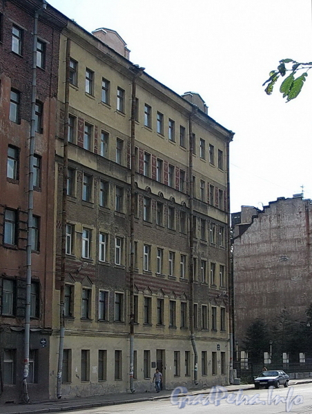 Ул. Шкапина, д. 30. Фасад здания. Фото сентябрь 2011 г.