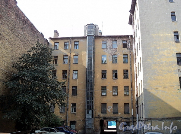 Ул. Шкапина, д. 42. Второй двор. Фото сентябрь 2011 г.