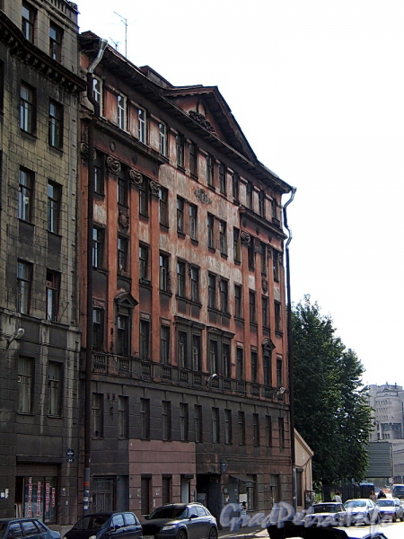 Ул. Шкапина, д. 42. Лицевой корпус. Фасад здания. Фото сентябрь 2011 г.