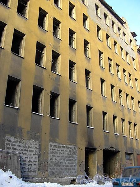 Ул. Шкапина, д. 25. Фрагмент фасада. Фото январь 2006 г.