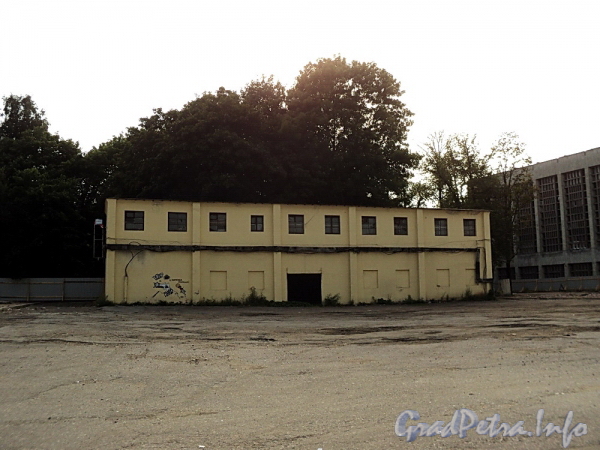 Инструментальная ул., д. 1 А. Производственное здание. Вид с Аптекарской набережной. Фото август 2010 г.