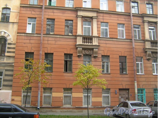 Подольская ул., д. 44. Фрагмент фасада. Фото ноябрь 2011 г. 