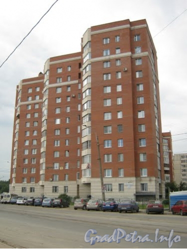 Ул. Дыбенко, д.42 . Общий вид жилого дома. Фото 2011 г.