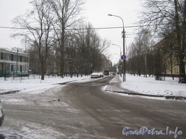 Перспектива участка 2-ой Комсомольской улицы от проспекта Ветеранов в сторону проспекта Народного Ополчения. Фото январь 2012 г.