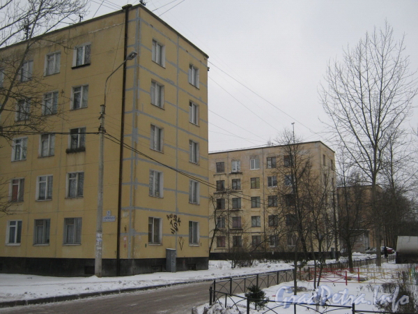 2-я Комсомольская ул., дом 33, корп. 1 (ближний) и корп. 2 (дальний). Общий вид жилых домов. Фото январь 2012 г.