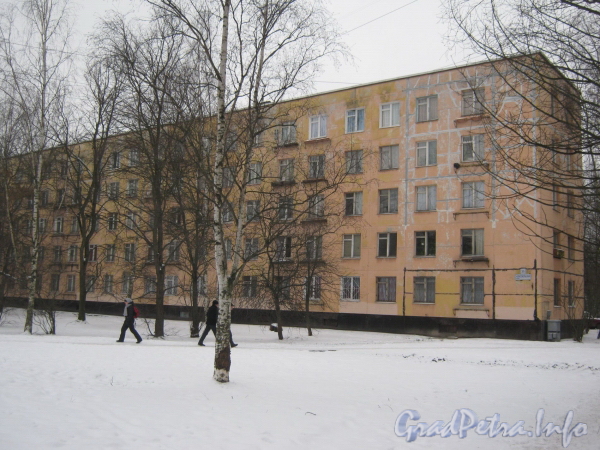 2-я Комсомольская ул., дом 35. Общий вид жилого дома. Фото январь 2012 г.
