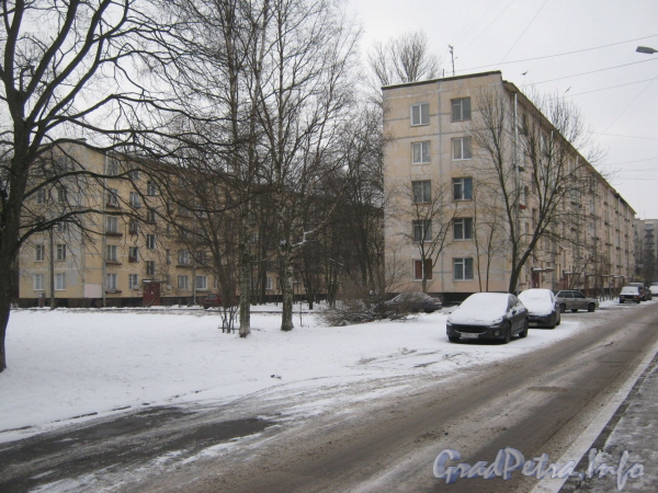 2-я Комсомольская ул., дом 33, корп. 1 (у дороги) и корп. 2 (во дворе). Фото январь 2012 г.