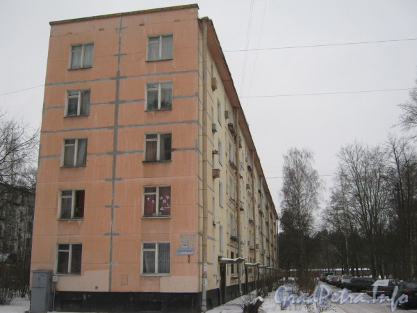 2-я Комсомольская ул., дом 43. Общий вид жилого дома. Фото январь 2012 г.