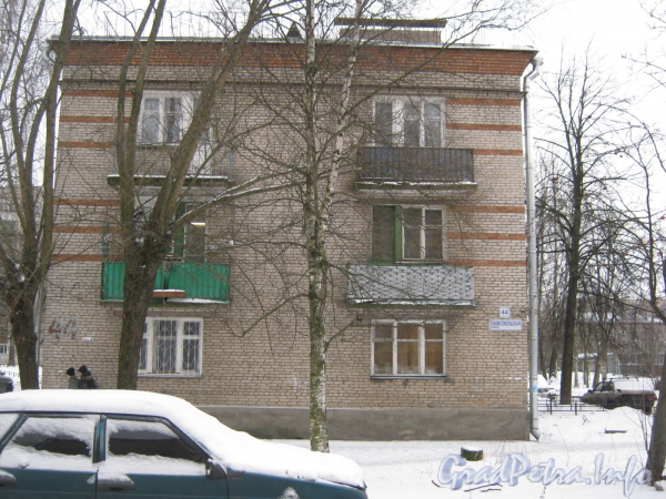 2-я Комсомольская ул., дом 44. Общий вид жилого дома. Фото январь 2012 г.