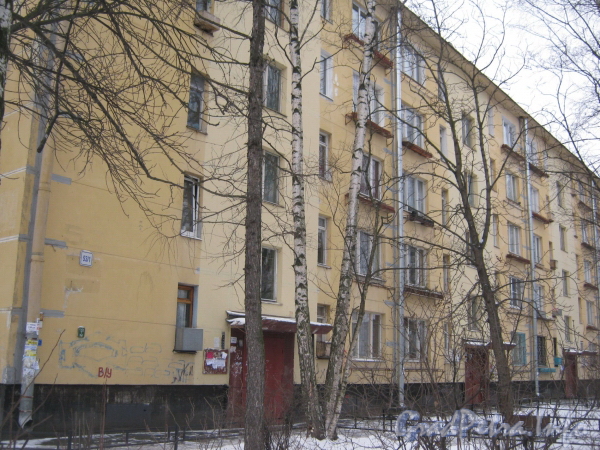 2-я Комсомольская ул., дом 53. Фрагмент фасада жилого дома. Фото январь 2012 г.