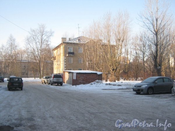 2-я Комсомольская ул., дом 24, корп. 2. Общий вид дома со стороны дома 24, корп. 3 по 2-й Комсомольской улице. Фото январь 2012 г.