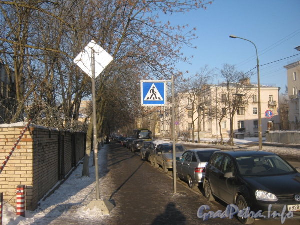Вид от Рогачёвского пер. на ул. Лётчика Пилютова в сторону ул. Чекистов. Фото январь 2012 г.