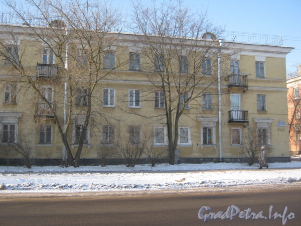2-я Комсомольская ул., дом 21, корп. 1. Общий вид жилого дома. Фото январь 2012 г.